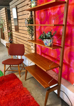 Load image into Gallery viewer, Deens ontwerp vintage teak boekenkast, jaren 60.