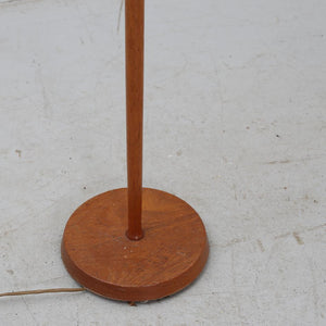 Vintage teakhout en messing vloerlamp met witte kap, Zweden 1950 (22577)