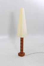 Load image into Gallery viewer, Vintage teak  vloerlamp met grote kap, Zweden 1950 (#417)