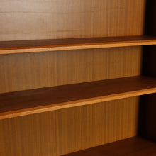Load image into Gallery viewer, Vintage teak boekenkast jaren 60