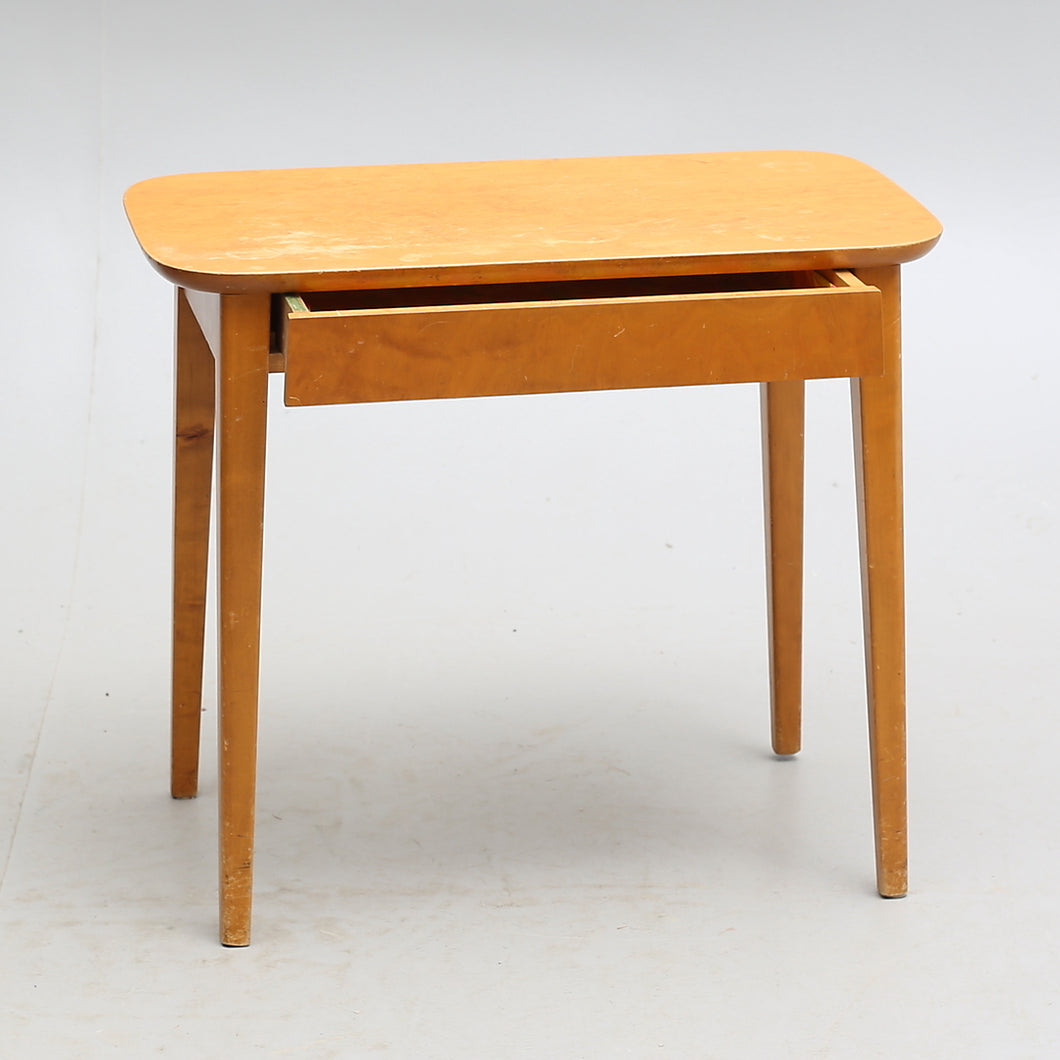 Houten Bijzet tafeltje met lade. Zweden 1960