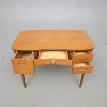 Load image into Gallery viewer, Vintage teak toilettafel. Zweden jaren 50