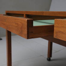 Load image into Gallery viewer, Vintage teak vitrine tafel. Zweden 1960