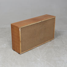 Load image into Gallery viewer, Teak vitrinekastje voor String wandsysteem