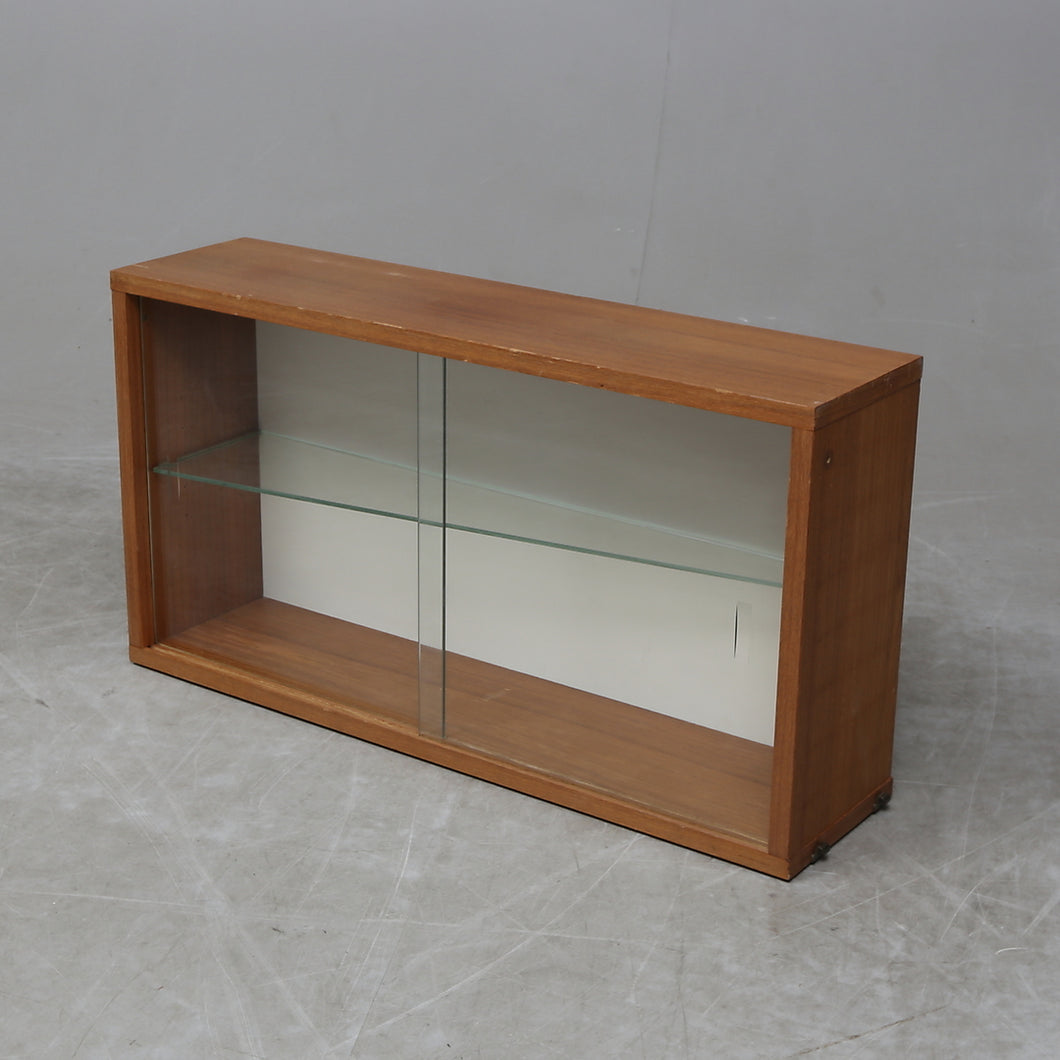 Teak vitrinekastje voor String wandsysteem