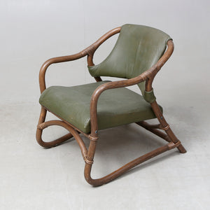 Rotan fauteuil met groen lederen bekleding jaren 60. Zweeds ontwerp