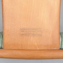 Load image into Gallery viewer, Unieke handgemaakte houten armstoel, Zweden 1960