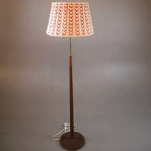 Load image into Gallery viewer, Vintage vloerlamp met gehaakte kap, Zweden 1950 (320)