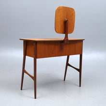 Load image into Gallery viewer, Vintage teak make-up tafel ,Zweden 1960 (339)