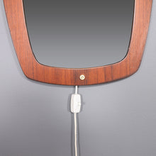 Load image into Gallery viewer, Vintage teakhouten spiegel met verlichting. Zweden 1950/60 (396)