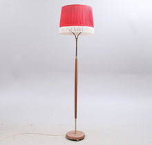 Load image into Gallery viewer, Vintage vloerlamp met rode franje kap, Zweden 1950 (22530)