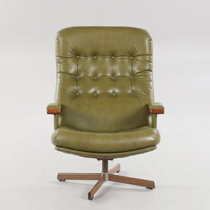 Vintage lederen Draaistoel met voetenbankje ,Zweeds ontwerp rond 1970 (22586)