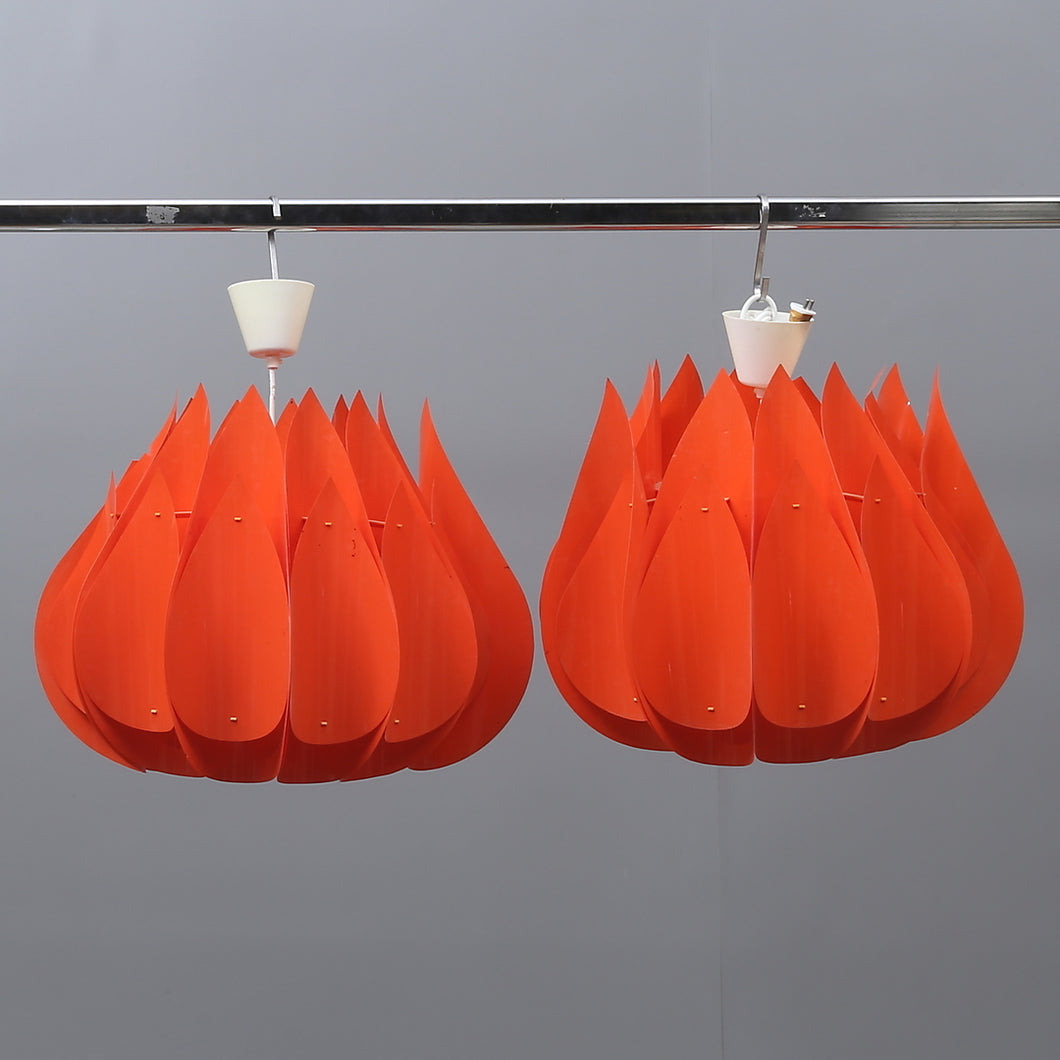Set van twee Twee oranje hanglampen (#92).
